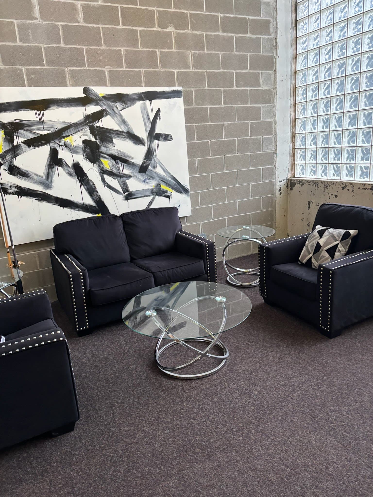 Maintained professional lounge in a commercial facility